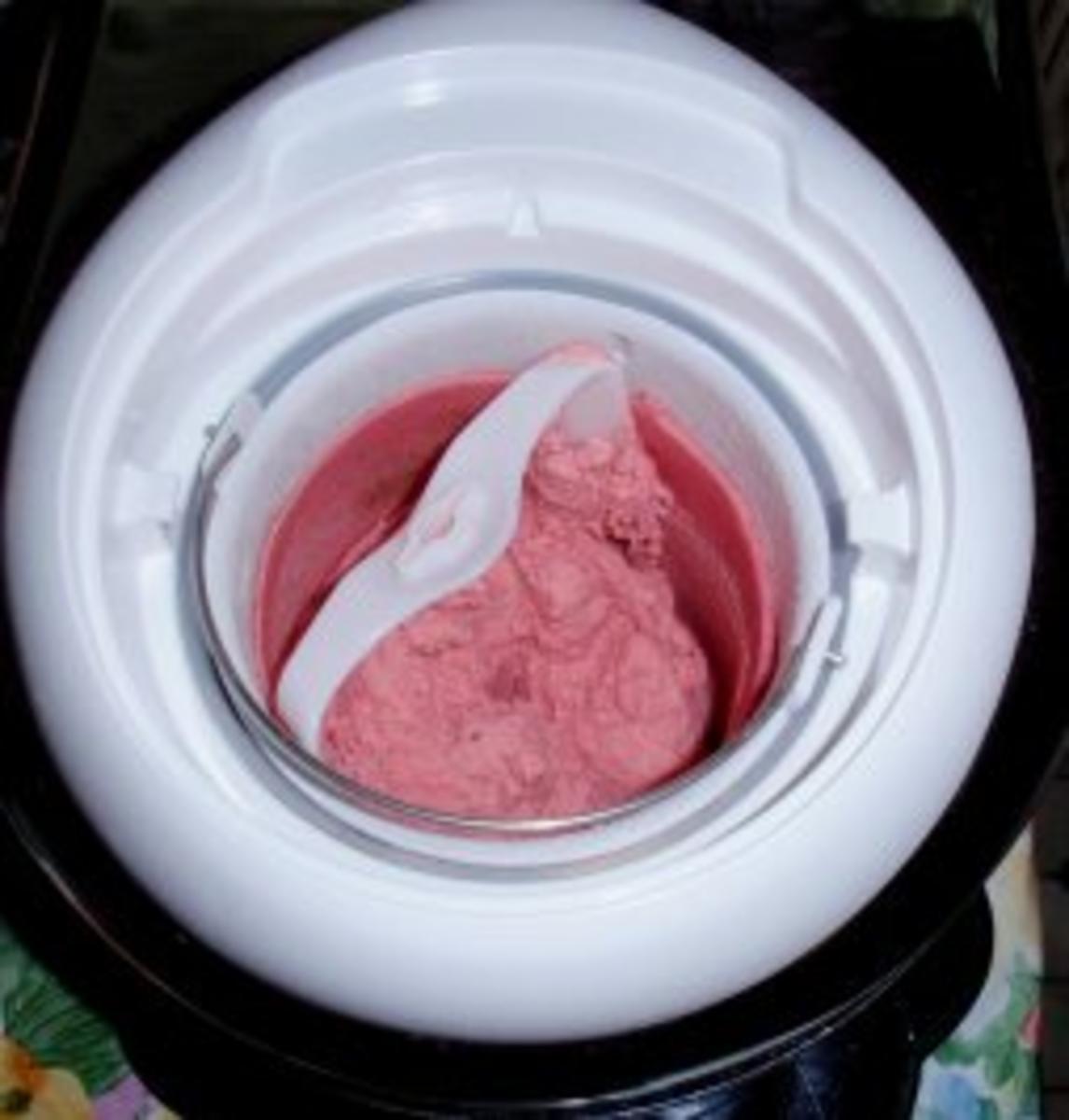 Himbeer-Kiwi-Joghurt-Sahne-Eis - Rezept - Bild Nr. 6