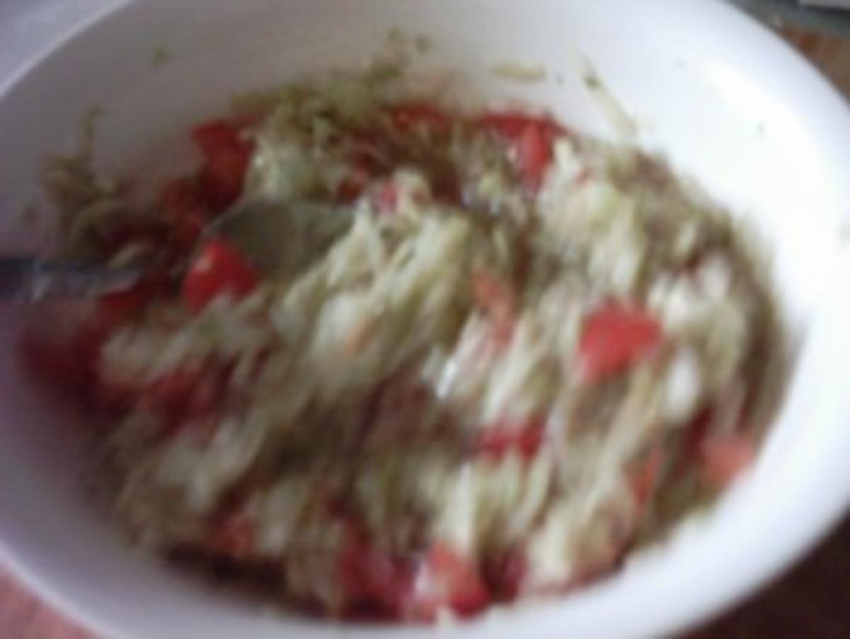 Tomaten-Gurkensalat zum Abendbrot - Rezept - Bild Nr. 2