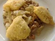 Rotbarschfilet in Tempura auf Schmorgurken-Pfifferlingsragout - Rezept