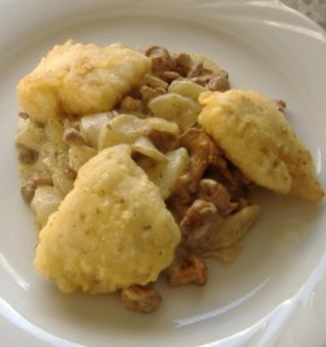 Bilder für Rotbarschfilet in Tempura auf Schmorgurken-Pfifferlingsragout - Rezept