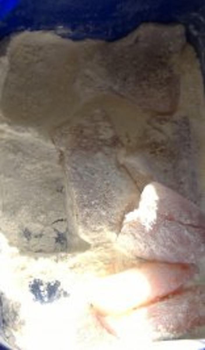 Rotbarschfilet in Tempura auf Schmorgurken-Pfifferlingsragout - Rezept - Bild Nr. 2