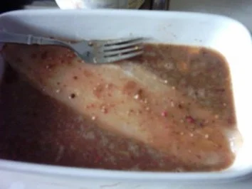 Pfeffer-Pangasiusfilet mit Petersiliensoße, geeisten Zuckerschoten und Reis - Rezept - Bild Nr. 2