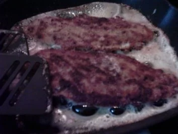 Pfeffer-Pangasiusfilet mit Petersiliensoße, geeisten Zuckerschoten und Reis - Rezept - Bild Nr. 5