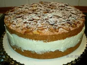 Bienenstich mit Biskuitboden - Rezept