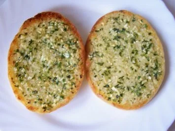 Rezept: Zwischensnack: Knoblauch-Kräuter-Baguette Bild Nr. 4 Zwischensnack: Knoblauch-Kräuter-Baguette - Rezept - Bild Nr. 4