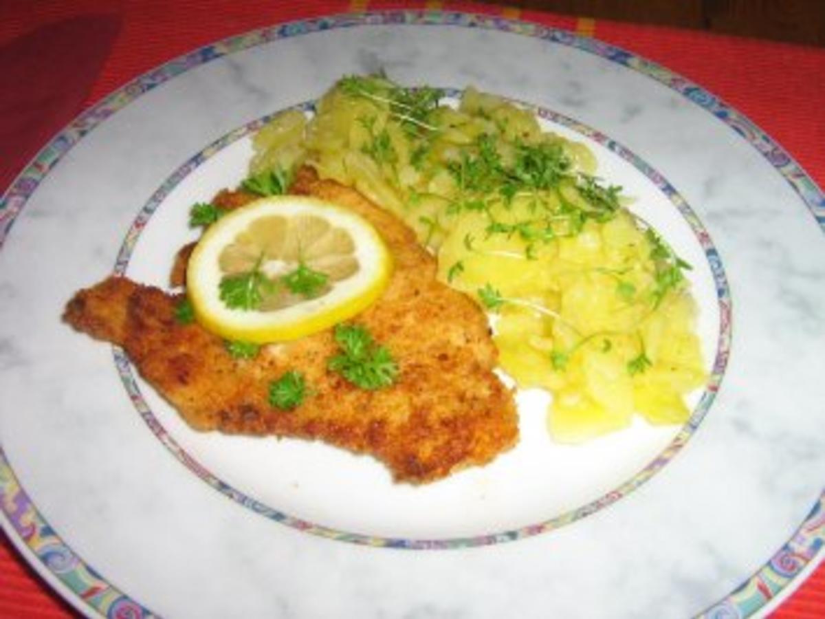 Putenschnitzel mit Kartoffelsalat - Rezept - kochbar.de