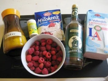 Rezept: Milchreis mit in Rum eingelegten Himbeeren Bild Nr. 2 Milchreis mit in Rum eingelegten Himbeeren - Rezept - Bild Nr. 2