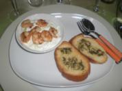 Garnelen auf Wolke 7 oder warme Garnelen mit einem kühlen Gurken-Joghurt-Dressing - Rezept