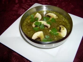 Klare Gemüsesuppe mit Champignons - Rezept