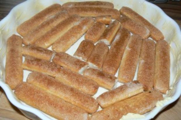 Birnenauflauf mit 15 - 18 Löffelbiscuits und Margarine zum Einfetten