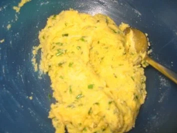 Rezept: Suppe: Schnittlauch-Grießnockerlsüppchen Bild Nr. 4 Suppe: Schnittlauch-Grießnockerlsüppchen - Rezept - Bild Nr. 4