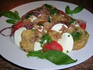 Salat von der Knödelrolle- mediterran angehaucht, echt lecker und keine Restaurantportion - Rezept - Bild Nr. 2