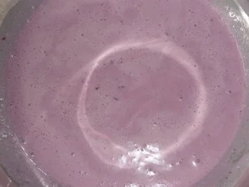 Rezept: Buttermilch - Kirscheis mit Stückchen Bild Nr. 3 Buttermilch - Kirscheis mit Stückchen - Rezept - Bild Nr. 3