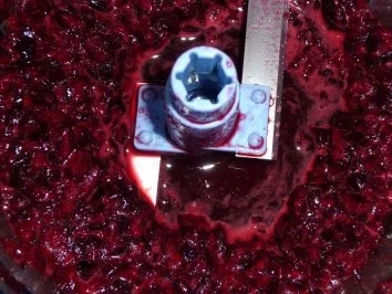 Rezept: Buttermilch - Kirscheis mit Stückchen Bild Nr. 6 Buttermilch - Kirscheis mit Stückchen - Rezept - Bild Nr. 6