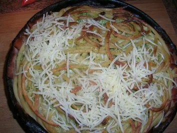 Schinken-Makkaroni-Torte mit geschmorten Kirschtomaten - Rezept - Bild Nr. 10