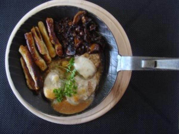 Kartoffelnudeln Hier mit überbackenen Schweinefilet u. Pilzragout sh ...