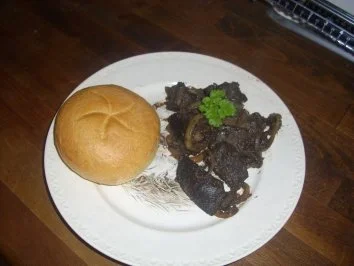 Hauptgericht / Wildrezept: Wildschweinleber mit Apfel und Zwiebeln - Rezept