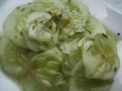 Gurkensalat  in einer Speckmarinade - Rezept