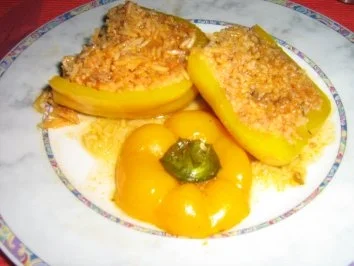 Paprika gefüllt mit Reis-Bolognese - Rezept