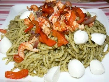 Rezept: Flusskrebsschwänze aalen sich auf Pesto-Gemüsebett Bild Nr. 2 Flusskrebsschwänze aalen sich auf Pesto-Gemüsebett - Rezept - Bild Nr. 2