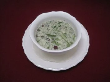 Rezept: Kerbelschaumsuppe mit zweierlei Spargel und gerösteten Brotstiften Kerbelschaumsuppe mit zweierlei Spargel und gerösteten Brotstiften - Rezept