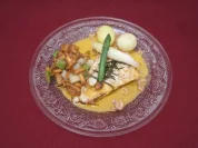 Filet vom Steinbutt auf Pfifferlingsragout, dazu Pellkartoffeln und Nordseekrabbensoße - Rezept