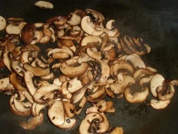 Rezept: Puten-Champignon-Pfanne mit Spätzle Bild Nr. 2 Puten-Champignon-Pfanne mit Spätzle - Rezept - Bild Nr. 2