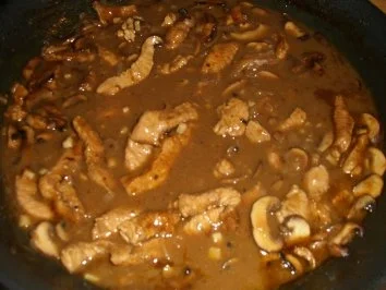 Rezept: Puten-Champignon-Pfanne mit Spätzle Bild Nr. 5 Puten-Champignon-Pfanne mit Spätzle - Rezept - Bild Nr. 5