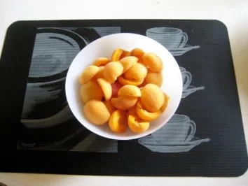 Rezept: Rührteigkuchen mit Zuckeraprikosen Bild Nr. 3 Rührteigkuchen mit Zuckeraprikosen - Rezept - Bild Nr. 3