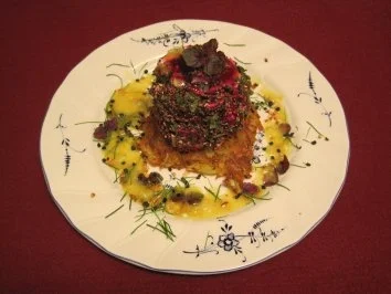 Rote-Rüben-Frischkäse-Variation auf Kartoffelrösti - Rezept