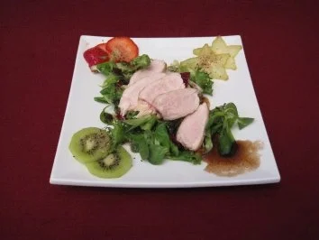 Rezept: Salat mit Hähnchen und Früchten Salat mit Hähnchen und Früchten - Rezept
