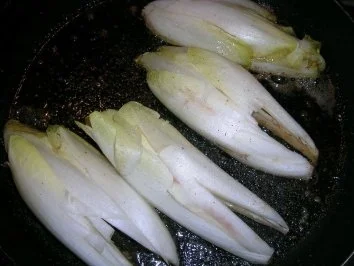 Rezept: Entenbrust mit Honig, Ingwer und Feigen an geschmortem Chicorée Bild Nr. 6 Entenbrust mit Honig, Ingwer und Feigen an geschmortem Chicorée - Rezept - Bild Nr. 6