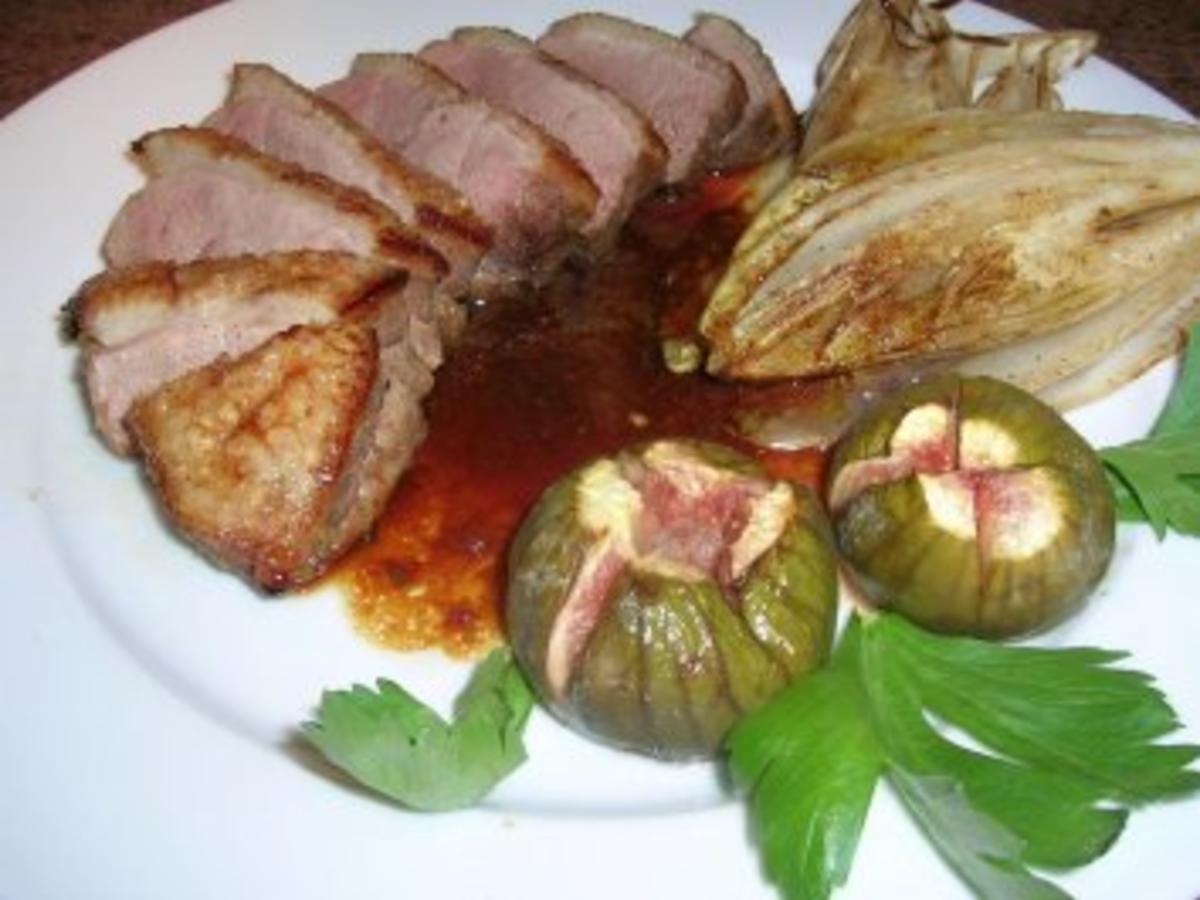 Entenbrust mit Honig, Ingwer und Feigen an geschmortem Chicorée ...