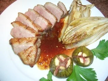 Rezept: Entenbrust mit Honig, Ingwer und Feigen an geschmortem Chicorée Bild Nr. 8 Entenbrust mit Honig, Ingwer und Feigen an geschmortem Chicorée - Rezept - Bild Nr. 8