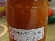 Rezept: Nektarinen-Trauben-Marmelade mit Pistazien Nektarinen-Trauben-Marmelade mit Pistazien - Rezept