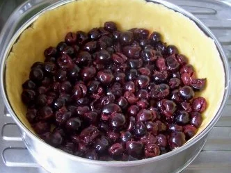 Rezept: Backen: Kirschtorte mit Baiserhaube Bild Nr. 4 Backen: Kirschtorte mit Baiserhaube - Rezept - Bild Nr. 4