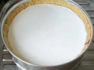 Rezept: Backen: Kirschtorte mit Baiserhaube Bild Nr. 6 Backen: Kirschtorte mit Baiserhaube - Rezept - Bild Nr. 6