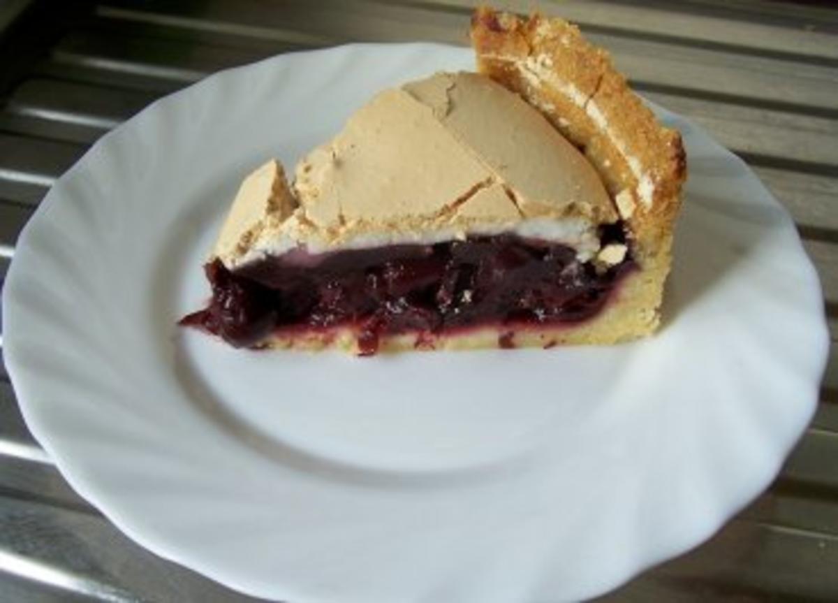 Backen: Kirschtorte mit Baiserhaube - Rezept - kochbar.de