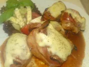 Falsches Medaillon im Speckmandel mit einer Mozzarelladecke auf Chili-Mango-Sauce - Rezept