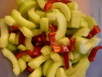 Rezept: Hähnchengeschnetzeltes in Senf-Sahne Gurken Bild Nr. 3 Hähnchengeschnetzeltes in Senf-Sahne Gurken - Rezept - Bild Nr. 3