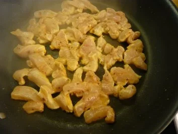 Rezept: Hähnchengeschnetzeltes in Senf-Sahne Gurken Bild Nr. 4 Hähnchengeschnetzeltes in Senf-Sahne Gurken - Rezept - Bild Nr. 4