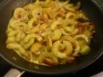 Rezept: Hähnchengeschnetzeltes in Senf-Sahne Gurken Bild Nr. 6 Hähnchengeschnetzeltes in Senf-Sahne Gurken - Rezept - Bild Nr. 6