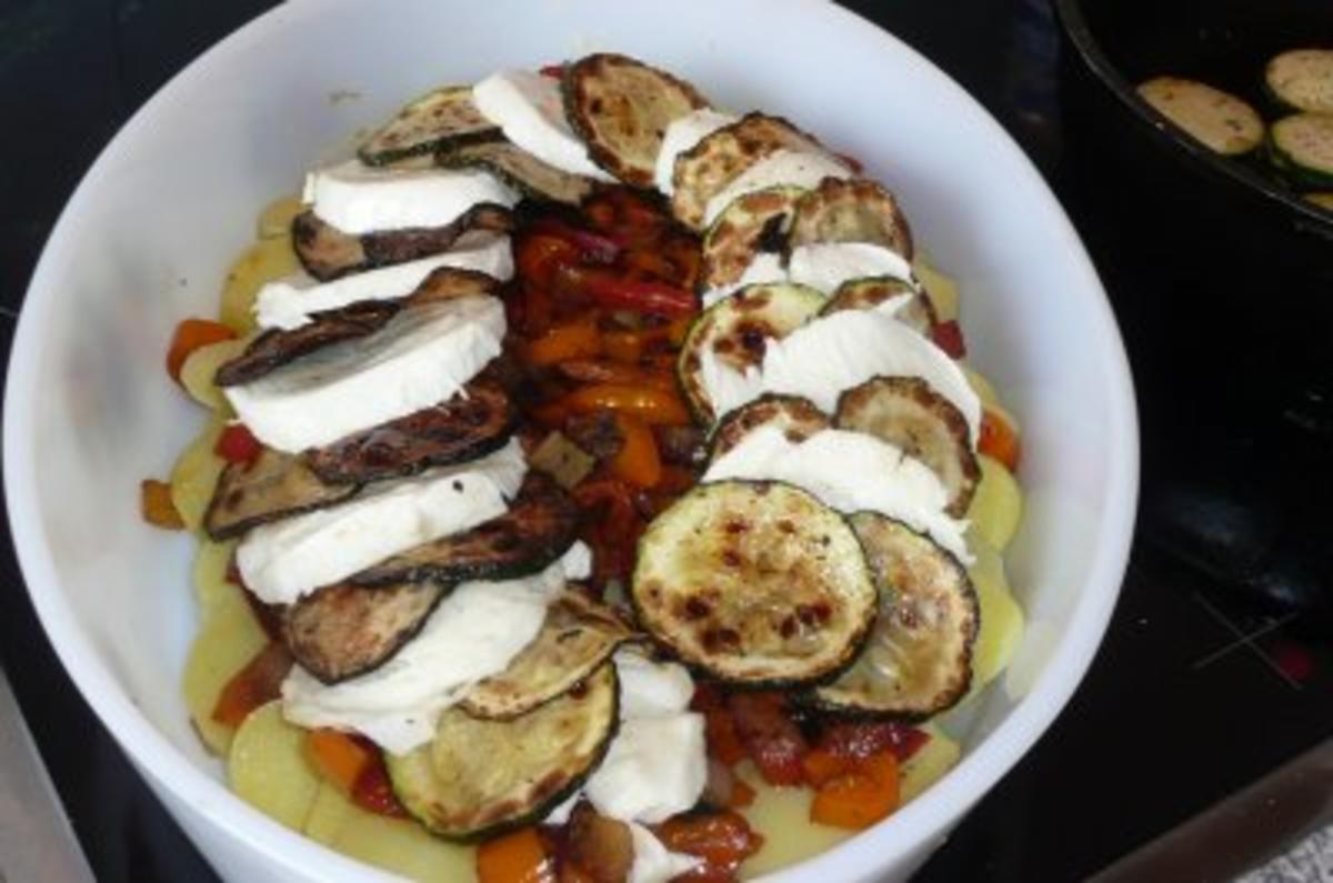 Auflauf:  mit Kartoffeln, Zucchini, Paprika und Mozzarella - Rezept - Bild Nr. 2
