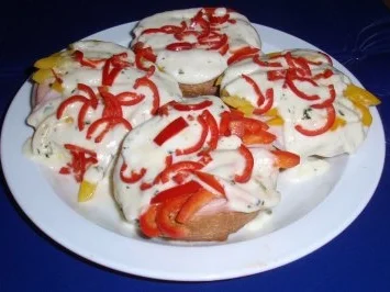 Bunte Mozzarella-Paprika-Brötchen überbacken - Rezept
