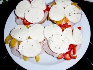 Bunte Mozzarella-Paprika-Brötchen überbacken - Rezept - Bild Nr. 5