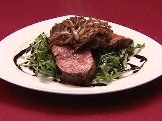 Rinderfilet auf Rucola mit Kartoffelgratin (Thomas Rupprath) - Rezept