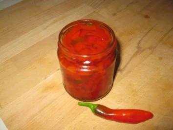Rezept: Eingekochte Chillis Eingekochte Chillis - Rezept