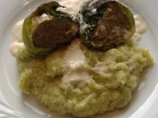Rezept: Wirsingrouladen mit Rosebuttersauce und Buttermilch-Kartoffel-Pรผree Wirsingrouladen mit Rosebuttersauce und Buttermilch-Kartoffel-Pรผree - Rezept