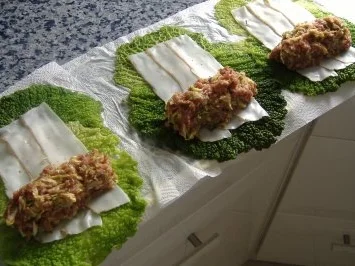 Rezept: Wirsingrouladen mit Rosebuttersauce und Buttermilch-Kartoffel-Püree Bild Nr. 4 Wirsingrouladen mit Rosebuttersauce und Buttermilch-Kartoffel-Püree - Rezept - Bild Nr. 4