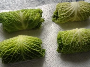 Rezept: Wirsingrouladen mit Rosebuttersauce und Buttermilch-Kartoffel-Püree Bild Nr. 5 Wirsingrouladen mit Rosebuttersauce und Buttermilch-Kartoffel-Püree - Rezept - Bild Nr. 5